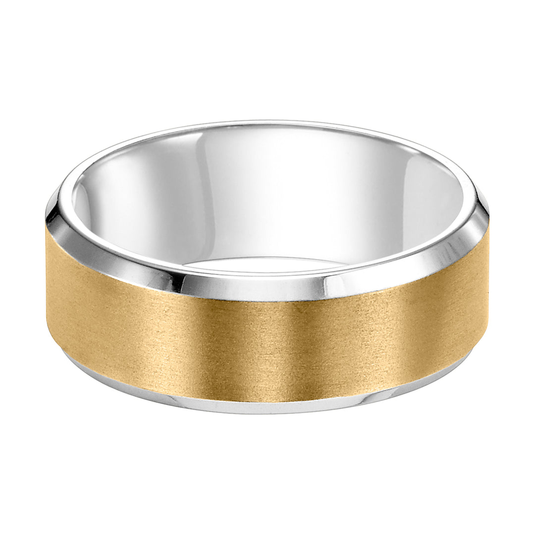This crisp yet timeless, Comfort Fit wedding features a brushed finish with beveled edge