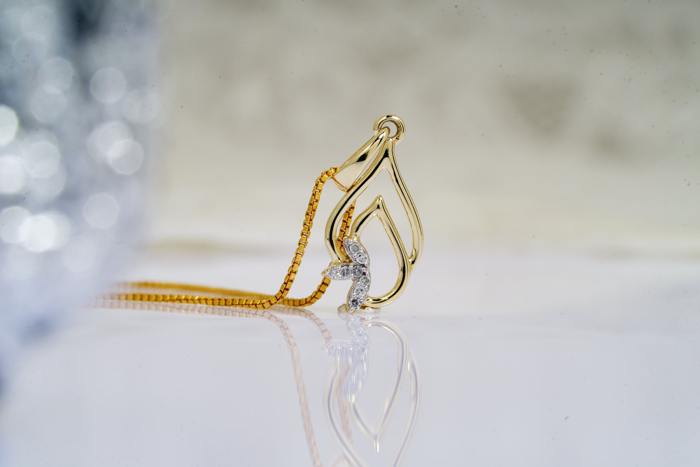 gold necklace with diamond pendant