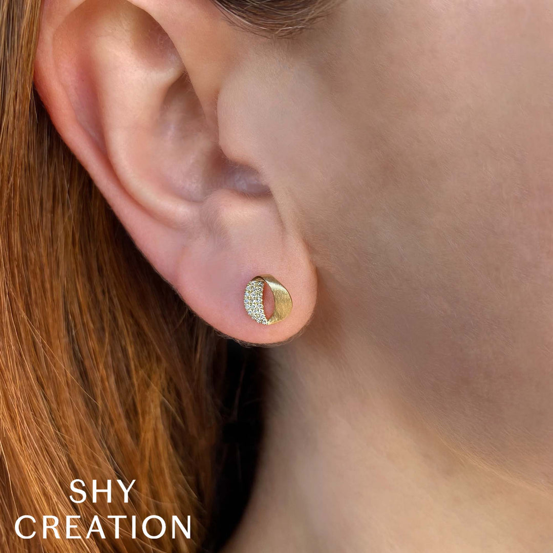 0.09Ct Diamond Circle Stud Earring